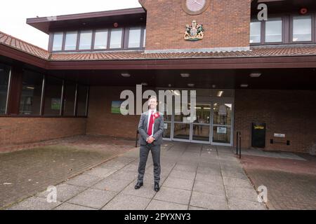 Mansfield, Nottinghamshire, Angleterre, Royaume-Uni. 5th mai 2023. Andrew Abrahams le candidat Travailliste a été élu aux élections Mayorales de Mansfield pour un second mandat avec une majorité de 9 987 voix, 4144 de plus que son rival le plus proche André Camilleri - Conservateurs, avec un taux de participation de 27,68%. Les élections Mayorales utilisaient auparavant le système de vote supplémentaire, où les électeurs pouvaient choisir un vote de premier et de deuxième choix. Maintenant, les électeurs ont choisi un seul candidat sur le bulletin de vote. Le candidat qui avait le total de voix le plus élevé a été déclaré maire exécutif de Mansfield.: Alan Beastal/Alay Banque D'Images