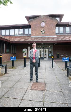 Mansfield, Nottinghamshire, Angleterre, Royaume-Uni. 5th mai 2023. Andrew Abrahams le candidat Travailliste a été élu aux élections Mayorales de Mansfield pour un second mandat avec une majorité de 9 987 voix, 4144 de plus que son rival le plus proche André Camilleri - Conservateurs, avec un taux de participation de 27,68%. Les élections Mayorales utilisaient auparavant le système de vote supplémentaire, où les électeurs pouvaient choisir un vote de premier et de deuxième choix. Maintenant, les électeurs ont choisi un seul candidat sur le bulletin de vote. Le candidat qui avait le total de voix le plus élevé a été déclaré maire exécutif de Mansfield.: Alan Beastal/Alay Banque D'Images