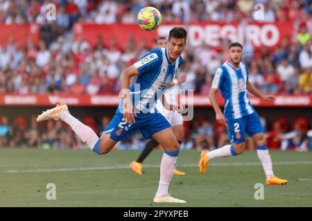 Séville, Espagne. 04th mai 2023. Cesar Montes (23) d'Espanyol vu pendant le match LaLiga Santander entre Sevilla FC et Espanyol à l'Estadio Ramon Sanchez Pizjuan à Séville. (Crédit photo : Gonzales photo/Alamy Live News Banque D'Images