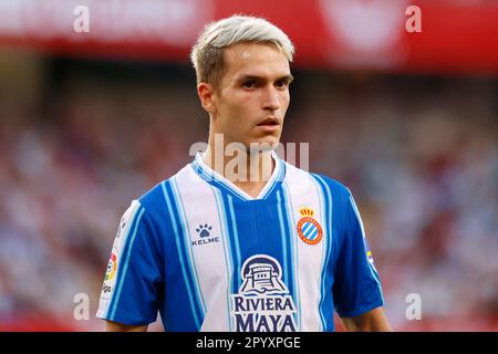 Séville, Espagne. 04th mai 2023. Denis Suarez (6) d'Espanyol vu pendant le match LaLiga Santander entre Sevilla FC et Espanyol à l'Estadio Ramon Sanchez Pizjuan à Séville. (Crédit photo : Gonzales photo/Alamy Live News Banque D'Images