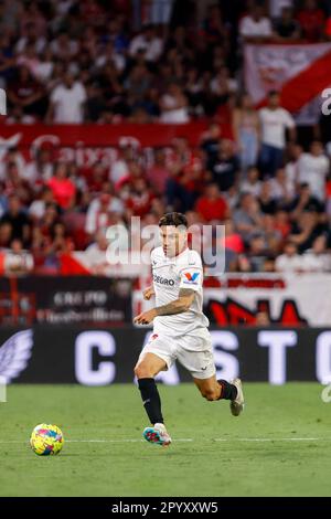 Séville, Espagne. 03rd mai 2023. Séville, Espagne 3 mai 2023 Montiel (2 Séville) regarder pendant le match du jour numéro 32 de la ligue Santander entre Sevilla FC et Gérone au stade Sanchez Pizjuan (Lorena Martin/SPP) crédit: SPP Sport presse photo. /Alamy Live News Banque D'Images