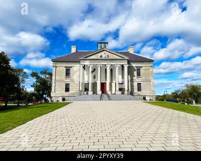 Vue panoramique sur le Colonial Building, St. John's, Terre-Neuve, en regardant de la rue. Banque D'Images