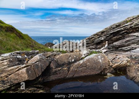 Une vallée rocheuse à Malin Head par un jour ensoleillé, Irlande Banque D'Images