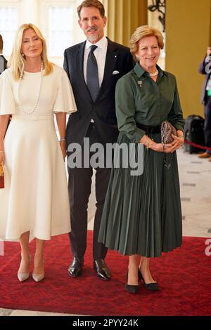 (Gauche-droite) Marie-Chantal, princesse de la Couronne de Grèce, Pavlos, prince héritier de Grèce et reine Anne-Marie arrivent pour une réception au Palais de Buckingham, accueillie par le roi Charles III, pour les invités d'outre-mer assistant à son couronnement, sur 6 mai. Date de la photo: Vendredi 5 mai 2023. Banque D'Images