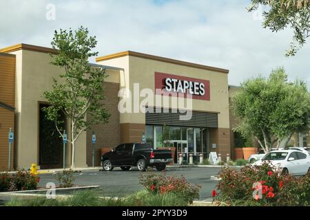 Menifee, CA, Etats-Unis - 3 mai 2023 : avant d'un magasin Staples Banque D'Images