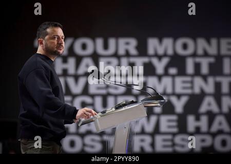 Kiev, Ukraine. 05th mai 2023. Le président ukrainien Volodymyr Zelenskyy a accueilli le sommet du pouvoir de l'unité pour les ambassadeurs de l'association caritative de collecte de fonds de United24, 5 mai 2023, à Kiev, en Ukraine. L'organisme international de bienfaisance a recueilli plus de $330 millions de dollars pour soutenir les hôpitaux et reconstruire l'Ukraine. Crédit: Sarsenov Daniiar/Bureau de presse présidentiel ukrainien/Alamy Live News Banque D'Images