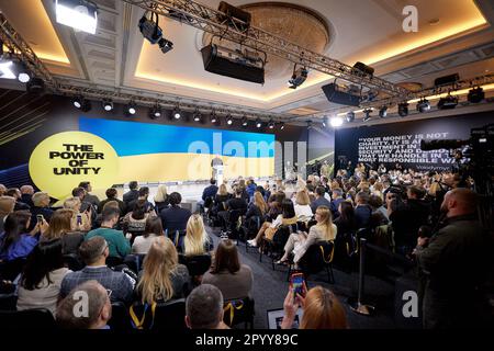Kiev, Ukraine. 05th mai 2023. Le président ukrainien Volodymyr Zelenskyy a accueilli le sommet du pouvoir de l'unité pour les ambassadeurs de l'association caritative de collecte de fonds de United24, 5 mai 2023, à Kiev, en Ukraine. L'organisme international de bienfaisance a recueilli plus de $330 millions de dollars pour soutenir les hôpitaux et reconstruire l'Ukraine. Crédit: Sarsenov Daniiar/Bureau de presse présidentiel ukrainien/Alamy Live News Banque D'Images