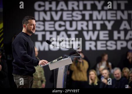 Kiev, Ukraine. 05th mai 2023. Le président ukrainien Volodymyr Zelenskyy a accueilli le sommet du pouvoir de l'unité pour les ambassadeurs de l'association caritative de collecte de fonds de United24, 5 mai 2023, à Kiev, en Ukraine. L'organisme international de bienfaisance a recueilli plus de $330 millions de dollars pour soutenir les hôpitaux et reconstruire l'Ukraine. Crédit: Sarsenov Daniiar/Bureau de presse présidentiel ukrainien/Alamy Live News Banque D'Images