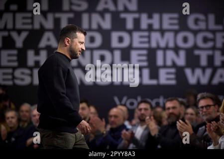 Kiev, Ukraine. 05th mai 2023. Le président ukrainien Volodymyr Zelenskyy a accueilli le sommet du pouvoir de l'unité pour les ambassadeurs de l'association caritative de collecte de fonds de United24, 5 mai 2023, à Kiev, en Ukraine. L'organisme international de bienfaisance a recueilli plus de $330 millions de dollars pour soutenir les hôpitaux et reconstruire l'Ukraine. Crédit: Sarsenov Daniiar/Bureau de presse présidentiel ukrainien/Alamy Live News Banque D'Images