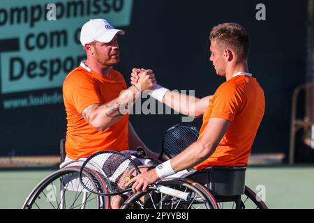 Vilamoura, Portugal, 05th mai 2023. Maikel Scheffers, joueur de tennis en fauteuil roulant, et Ruben Spaargaren, des pays-Bas, lors de la coupe de l'équipe mondiale en fauteuil roulant 2023 à l'Académie de tennis de Vilamoura. Photo: Frank Molter Banque D'Images