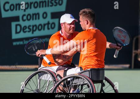 Vilamoura, Portugal, 05th mai 2023. Maikel Scheffers, joueur de tennis en fauteuil roulant, et Ruben Spaargaren, des pays-Bas, lors de la coupe de l'équipe mondiale en fauteuil roulant 2023 à l'Académie de tennis de Vilamoura. Photo: Frank Molter Banque D'Images