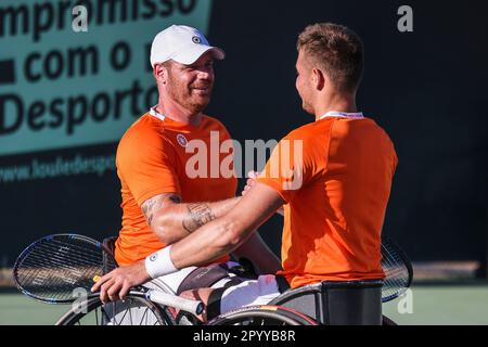 Vilamoura, Portugal, 05th mai 2023. Maikel Scheffers, joueur de tennis en fauteuil roulant, et Ruben Spaargaren, des pays-Bas, lors de la coupe de l'équipe mondiale en fauteuil roulant 2023 à l'Académie de tennis de Vilamoura. Photo: Frank Molter Banque D'Images