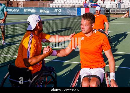 Vilamoura, Portugal, 05th mai 2023. Maikel Scheffers, joueur de tennis en fauteuil roulant, et Ruben Spaargaren, des pays-Bas, lors de la coupe de l'équipe mondiale en fauteuil roulant 2023 à l'Académie de tennis de Vilamoura. Photo: Frank Molter Banque D'Images