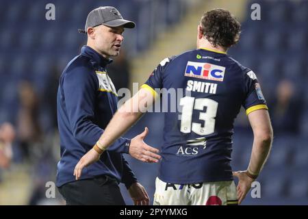 Leeds, Royaume-Uni. 05th mai 2023. Rohan Smith entraîneur en chef de Leeds Rhinos serre la main avec Cameron Smith #13 de Leeds Rhinos après le match de Betfred Super League Round 11 Leeds Rhinos vs Salford Red Devils au Headingley Stadium, Leeds, Royaume-Uni, 5th mai 2023 (photo de James Heaton/News Images) à Leeds, Royaume-Uni le 5/5/2023. (Photo de James Heaton/News Images/Sipa USA) crédit: SIPA USA/Alay Live News Banque D'Images