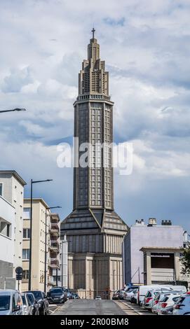 St. Joseph's Church le Havre, conçu en béton par Auguste Perret, la caractéristique la plus importante est sa tour, comme un phare, 107 mètres de haut, et Banque D'Images