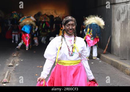 05 mai 2023 à Mexico, Mexique : les habitants du quartier de Peñon de los Baños, participent au défilé de 93th pour commémorer la bataille de Puebla sur 5 mai 1862, qui a été déclarée patrimoine culturel immatériel par l'Organisation des Nations Unies pour l'éducation, la science et la culture (UNESCO). Sur 5 mai 2023 à Mexico, Mexique. (Photo de Carlos Santiago/Eyepix Group) Banque D'Images