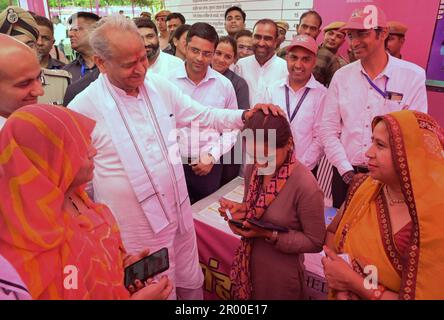 Ajmer, Rajasthan, Inde. 5th mai 2023. Le ministre en chef du Rajasthan, Ashok Gehlot, pendant le camp de secours à l'inflation à Ajmer (image de crédit : © Shaukat Ahmed/Pacific Press via ZUMA Press Wire) USAGE ÉDITORIAL SEULEMENT! Non destiné À un usage commercial ! Banque D'Images