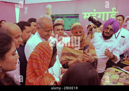 Ajmer, Rajasthan, Inde. 5th mai 2023. Le ministre en chef du Rajasthan, Ashok Gehlot, pendant le camp de secours à l'inflation à Ajmer (image de crédit : © Shaukat Ahmed/Pacific Press via ZUMA Press Wire) USAGE ÉDITORIAL SEULEMENT! Non destiné À un usage commercial ! Banque D'Images