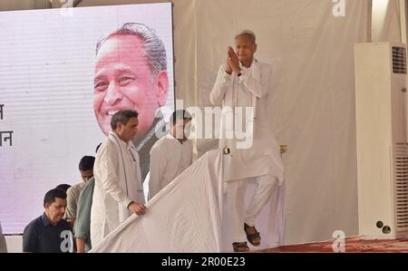 Ajmer, Rajasthan, Inde. 5th mai 2023. Le ministre en chef du Rajasthan, Ashok Gehlot, pendant le camp de secours à l'inflation à Ajmer (image de crédit : © Shaukat Ahmed/Pacific Press via ZUMA Press Wire) USAGE ÉDITORIAL SEULEMENT! Non destiné À un usage commercial ! Banque D'Images