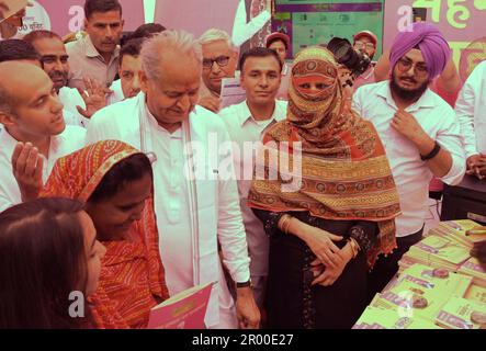 Ajmer, Rajasthan, Inde. 5th mai 2023. Le ministre en chef du Rajasthan, Ashok Gehlot, pendant le camp de secours à l'inflation à Ajmer (image de crédit : © Shaukat Ahmed/Pacific Press via ZUMA Press Wire) USAGE ÉDITORIAL SEULEMENT! Non destiné À un usage commercial ! Banque D'Images