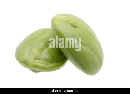 Graines de Sato, haricots amers isolés sur fond blanc. Banque D'Images