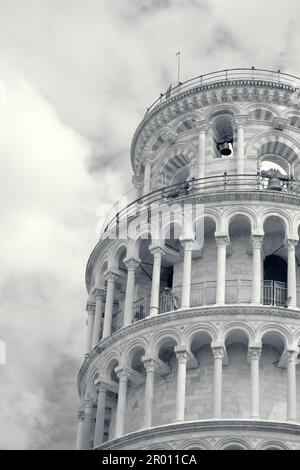 Pise, Italy , Pise, 30 -04-2023 : PAYSAGE Piazza del Duomo avec la cathédrale fanous et la tour inclinable. Pise, Italie Banque D'Images