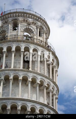 Pise, Italy , Pise, 30 -04-2023 : PAYSAGE Piazza del Duomo avec la cathédrale fanous et la tour inclinable. Pise, Italie Banque D'Images