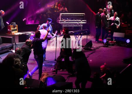 05 mai 2023 - Peter Doherty se produit au Royal Albert Hall la dernière nuit de sa tournée de Songbook, Londres, Royaume-Uni. Il a rappelé aux fans sa précédente performance en 2008 qui s'est terminée par une invasion de scène. Credit Jill O'Donnell/Alay Live News Banque D'Images