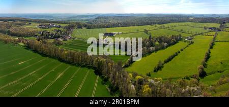 Le village d'Altenfeld entre les champs dans le nord de Hesse Banque D'Images