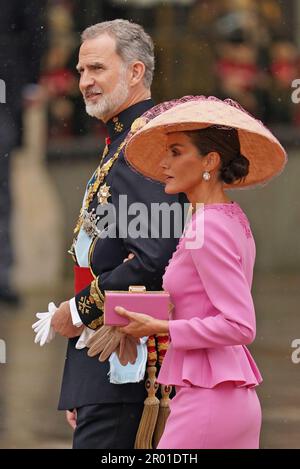 Le roi Felipe VI et la reine Letizia d'Espagne arrivent devant la cérémonie du couronnement du roi Charles III et de la reine Camilla à l'abbaye de Westminster, dans le centre de Londres. Date de la photo: Samedi 6 mai 2023. Banque D'Images