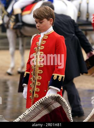 Prince George, l'une des quatre pages d'honneur, arrivant à l'abbaye de Westminster, dans le centre de Londres, avant la cérémonie du couronnement du roi Charles III et de la reine Camilla. Date de la photo: Samedi 6 mai 2023. Banque D'Images
