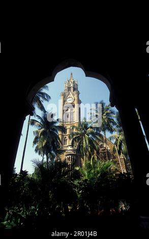 L'architecture de la tour de l'horloge du Rajabai de l'Universita de Munmbai à Colaba dans le centre-ville de Mumbai en Inde. Inde, Mumbai, mars 1998 Banque D'Images