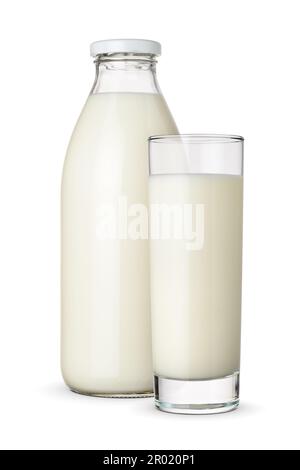 Bouteille de lait classique et verre isolés sur fond blanc. Banque D'Images