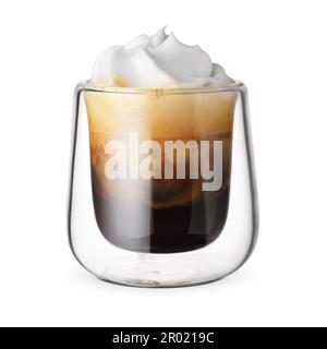 Café viennois. Espresso con panna isolé sur fond blanc. Banque D'Images