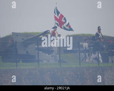 Chatham, Kent, Royaume-Uni. 6th mai 2023. Kings Coronation: Fort Amherst à Chatham, Kent a tenu une Salute royale de 21 canons à 12 heures pour marquer l'occasion historique du Roi de Coronation Charles III Fort Amherst a une tradition de tirer des salutes cérémonielles datant de 1756. Crédit : James Bell/Alay Live News Banque D'Images