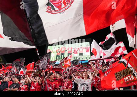 Saitama. 6th mai 2023. Les fans fêtent après la finale de 2nd matchs de la Ligue des champions de l'AFC 2022 entre les Reds d'Urawa et Al Hilal au stade Saitama 2002 à Saitama, au Japon, sur 6 mai 2023. Credit: Zhang Xiaoyu/Xinhua/Alay Live News Banque D'Images