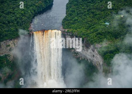 Antenne des chutes Kaieteur, rivière Potaro, Guyana, Amérique du Sud Banque D'Images