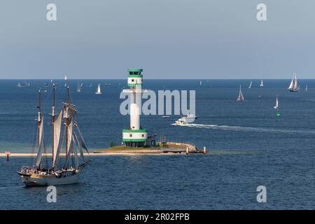 Phare de Buelk, voiliers, semaine de Kiel 2022, fjord de Kiel, Kiel, Schleswig-Holstein, Allemagne Banque D'Images