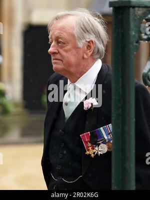 Andrew Parker Bowles arrivant à l'abbaye de Westminster, dans le centre de Londres, avant la cérémonie du couronnement du roi Charles III et de la reine Camilla. Date de la photo: Samedi 6 mai 2023. Banque D'Images