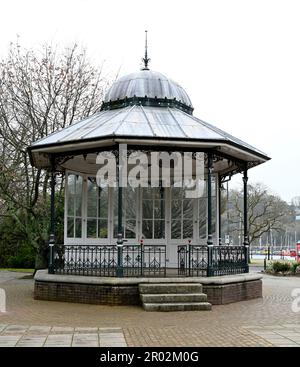 Kiosque à musique à Royal Avenue Gardens, un bâtiment classé Grade II, Dartmouth, South Devon, Angleterre, Royaume-Uni Banque D'Images