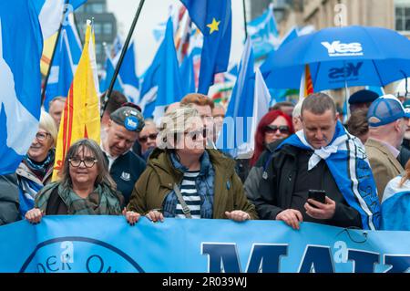 Glasgow, Écosse, Royaume-Uni. 6th mai 2023. Joanna Cherry MP rejoint Scottish Independence Supporters pour marcher du parc Kelvingrove à travers le centre-ville pour un rallye à Glasgow Green. L'événement a été organisé par le groupe tous sous une bannière. Credit: SKULLY/Alay Live News Banque D'Images