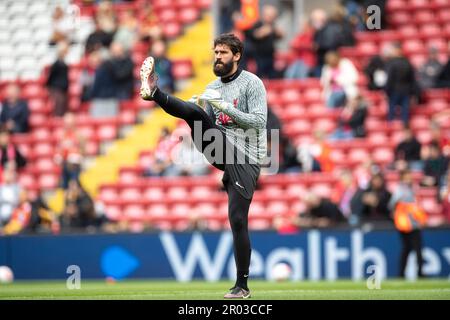 Alisson Becker #1 (GK) de Liverpool lors de l'échauffement avant le match lors du match de la Premier League entre Liverpool et Brentford à Anfield, Liverpool, le samedi 6th mai 2023. (Photo : Mike Morese | MI News) Credit: MI News & Sport /Alay Live News Banque D'Images