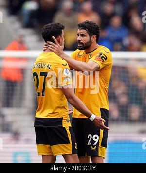 Wolverhampton Wandererss' Diego Costa (à droite) et Matheus Nunes lors du match de la Premier League au stade Molineux, Wolverhampton. Date de la photo: Samedi 6 mai 2023. Banque D'Images