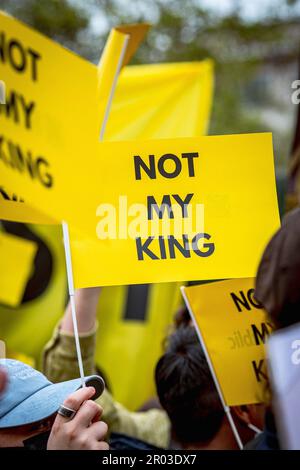 Londres, Royaume-Uni. 6 mai 2023. Les manifestants anti-monarchie organisés par la République organisent un rassemblement « pas mon roi » le jour du couronnement du roi Charles III Crédit : horst friedrichs/Alay Live News Banque D'Images