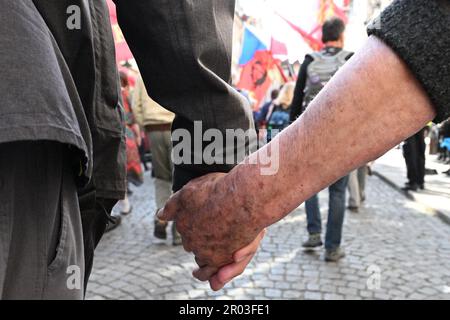 Prague, République tchèque. 06th mai 2023. Plusieurs centaines de personnes se sont rassemblées sur la place Venceslas à Prague, en République tchèque et en 6 mai 2023 pour protester contre le gouvernement et la guerre en Ukraine et elles ont également exigé le retrait de la République tchèque de l'OTAN et de l'Union européenne. Crédit : Michal Kamaryt/CTK photo/Alay Live News Banque D'Images