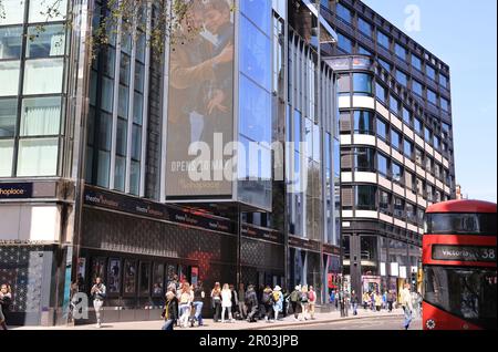 Le nouveau théâtre de Soho place, un plazza public nouvellement créé, où se trouvait autrefois le célèbre site Astoria, au large de Charing Cross Road, dans le centre de Londres, au Royaume-Uni Banque D'Images