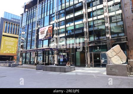 Le nouveau théâtre de Soho place, un plazza public nouvellement créé, où se trouvait autrefois le célèbre site Astoria, au large de Charing Cross Road, dans le centre de Londres, au Royaume-Uni Banque D'Images