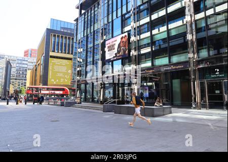 Le nouveau théâtre de Soho place, un plazza public nouvellement créé, où se trouvait autrefois le célèbre site Astoria, au large de Charing Cross Road, dans le centre de Londres, au Royaume-Uni Banque D'Images