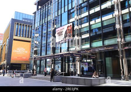 Le nouveau théâtre de Soho place, un plazza public nouvellement créé, où se trouvait autrefois le célèbre site Astoria, au large de Charing Cross Road, dans le centre de Londres, au Royaume-Uni Banque D'Images