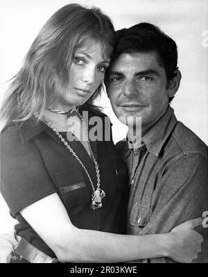 JOANNA SHIMKUS et RICHARD BENJAMIN Portrait dans LE MARIAGE D'Un JEUNE COURTIER en BOURSE 1971 réalisateur / producteur LAWRENCE TURMAN roman Charles Webb scénario Lorenzo Semple Jr. Musique Fred Karlin XX Century Fox Banque D'Images